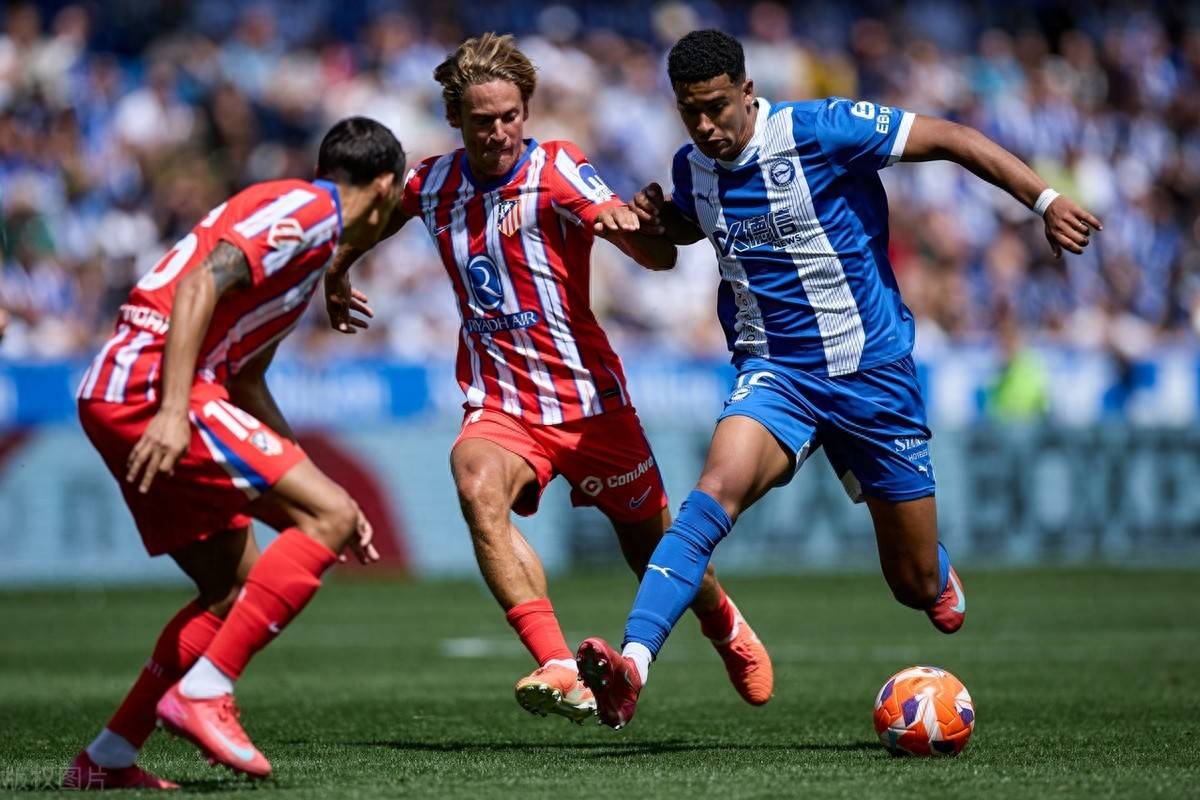 九游体育下载app-包含皇家社会训练开放日，今晚远射贴柱引欢呼，欧联在即，赛季目标并未改变的词条